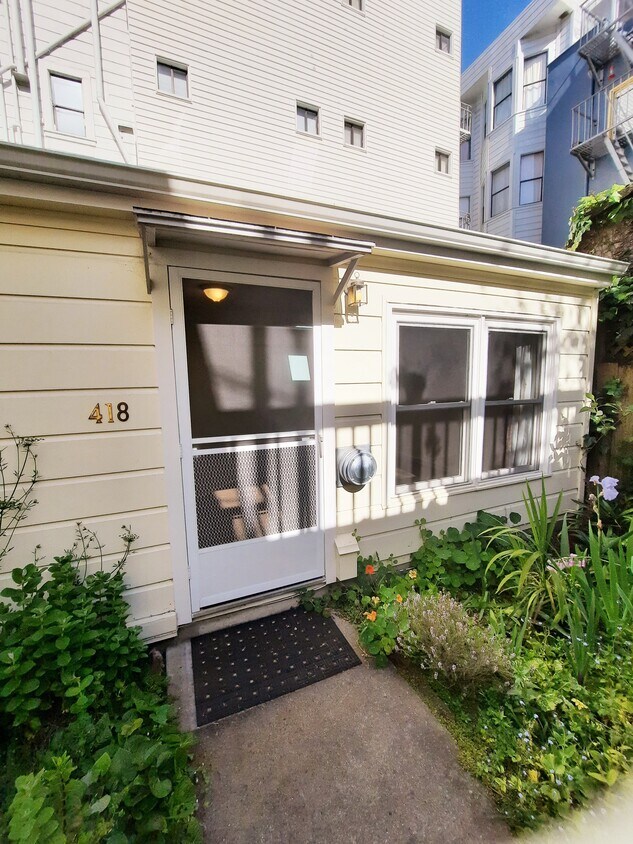 Primary Photo - 418 Shrader St