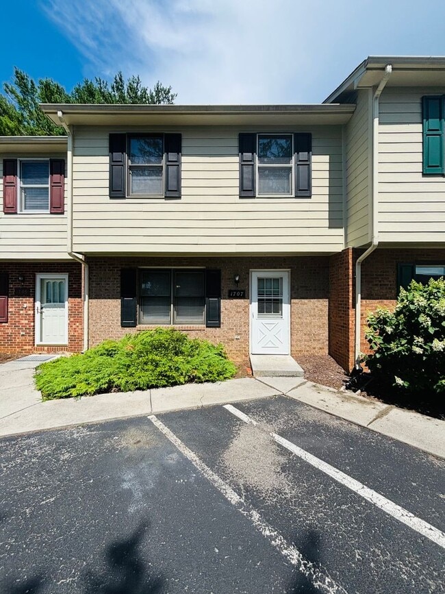 Building Photo - 1707 Emerald St