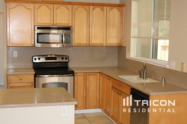 Building Photo - 1056 Armsby Way