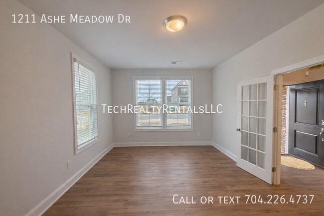 Foto del edificio - 1211 Ashe Mdw Dr