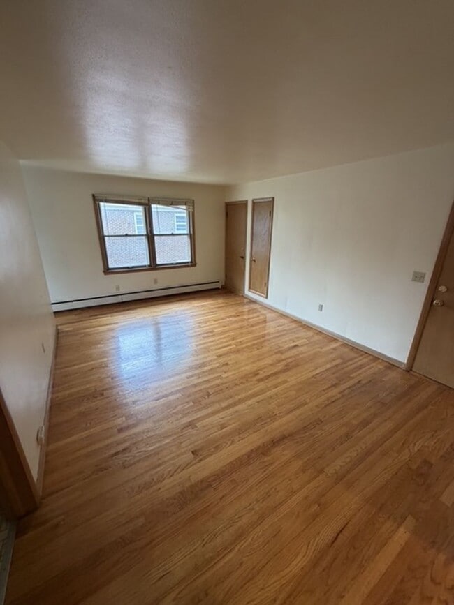 Building Photo - 1135 E Gorham St