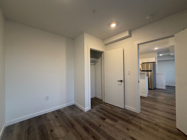 Foto del edificio - 240- 242 E Girard