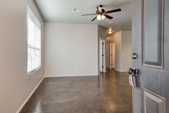 Building Photo - 1762 Eighty-Niner Ter