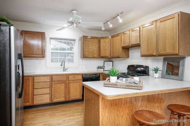 Building Photo - 325 N Loomis St