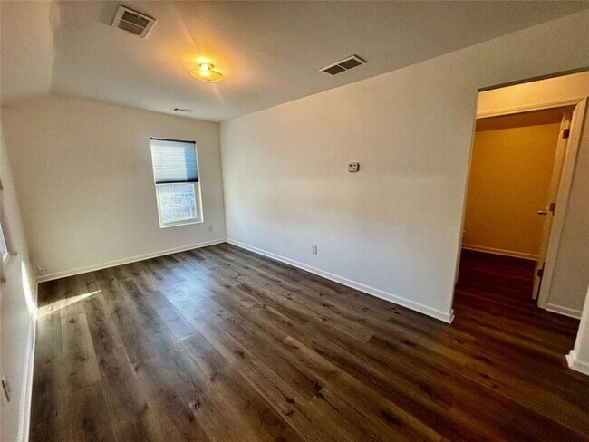 Foto del edificio - 424 Northdale Rd