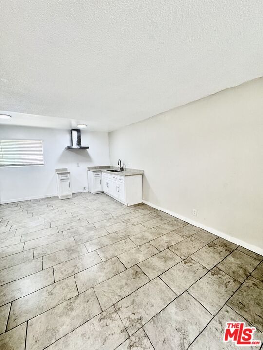 Foto del edificio - 7524 Sepulveda Blvd