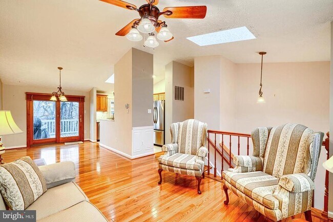 Foto del edificio - 8908 Goldentree Ln