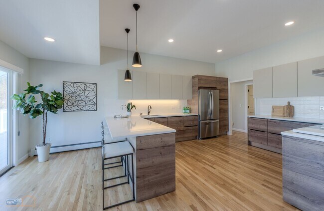 Building Photo - Breathtaking Waneka Lake Ranch with Mounta...