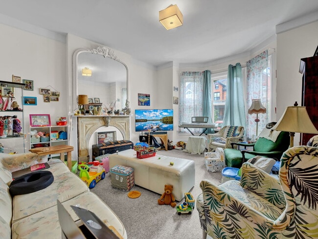 Building Photo - 214 Mary St