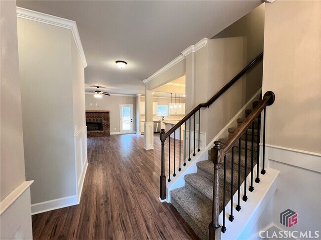 Foto del edificio - 100 Hawthorn Ln