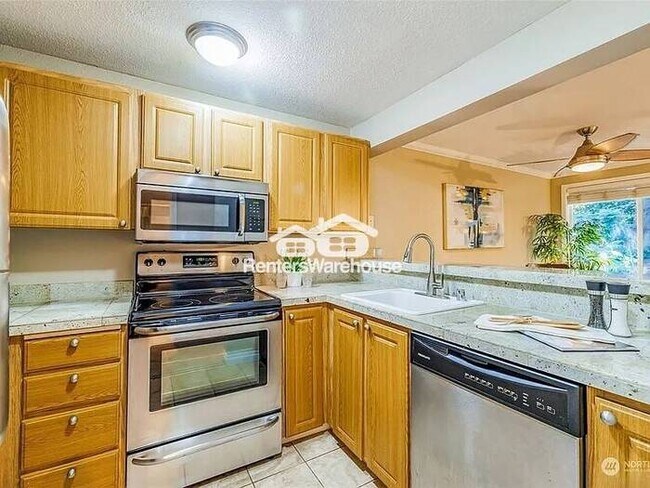 Foto del edificio - Charming Kirkland Condo with Modern Amenities & Prime Location