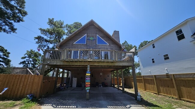 Building Photo - 701 Teakwood Ln