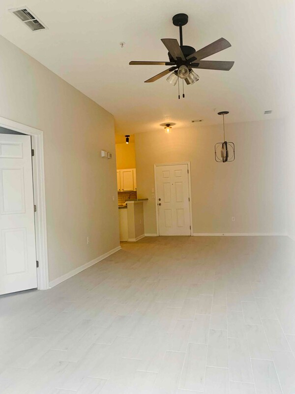 Foto del edificio - 7920 Merrill Rd