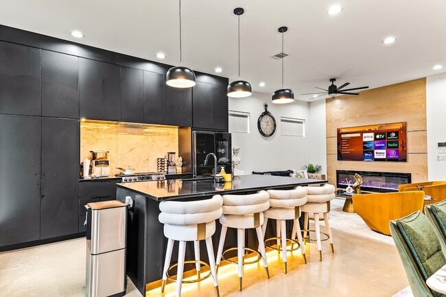 Foto del edificio - 1211 Bonnie View Rd