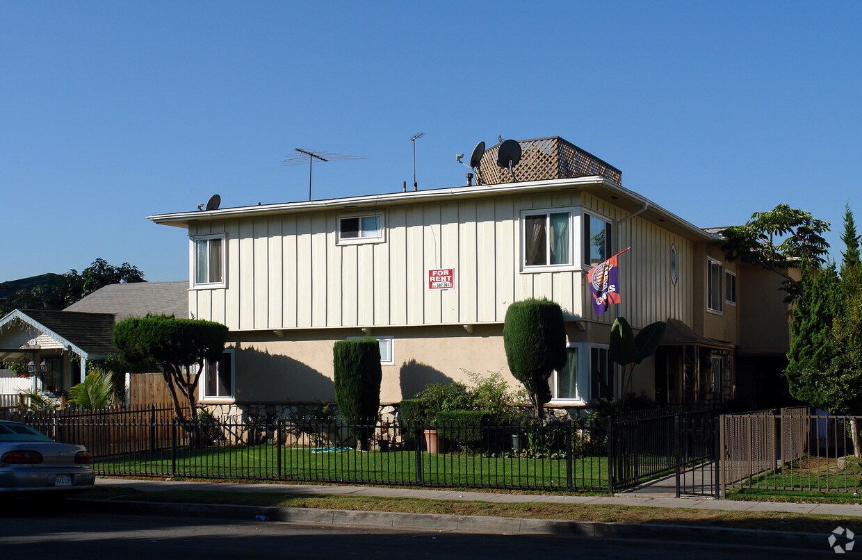 Primary Photo - 517 S Eucalyptus Ave