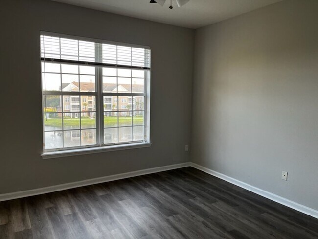 Foto del edificio - 3 Bed/ 2 Bath Condo in the coveted Campfie...