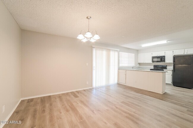 Building Photo - 7635 W Heatherbrae Dr