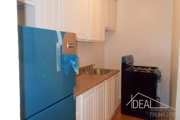 Building Photo - Fantastic 1 BR Duplex in Sunset Park!