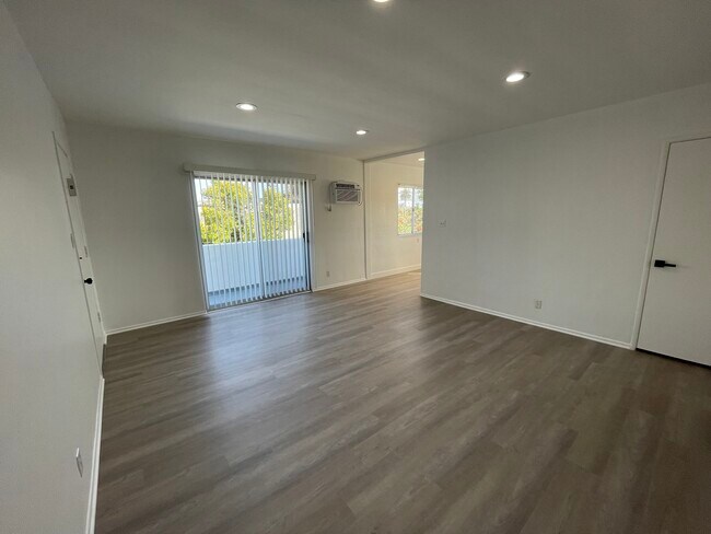 Foto del edificio - 3633 Kelton Ave