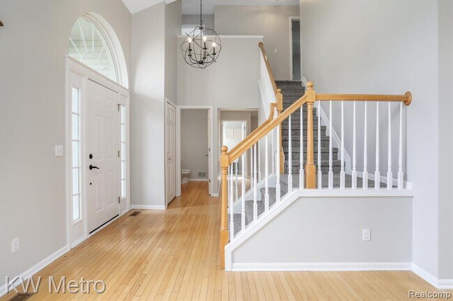 Building Photo - 3663 Normandy Dr