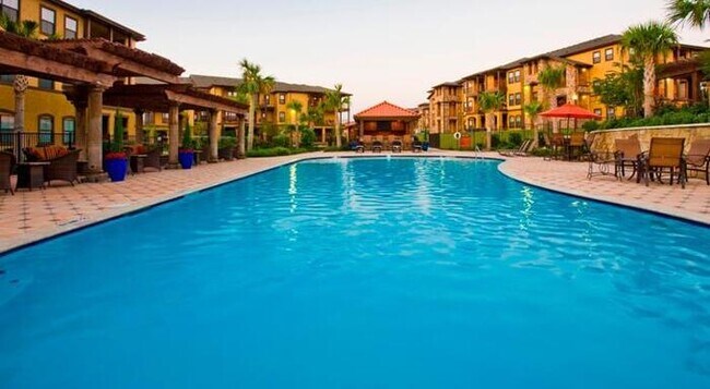 Foto del edificio - 7601 Gateway Blvd