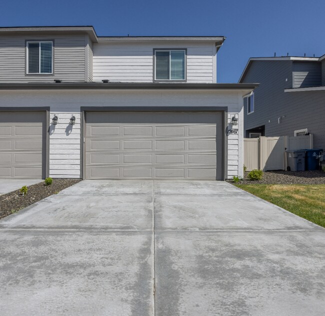 Building Photo - 12467 W Endsley Ln