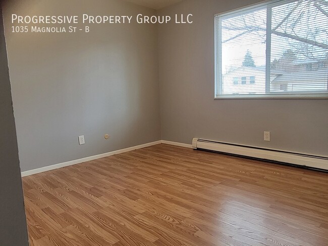 Building Photo - 1/2 OFF FIRST FULL MONTHS RENT! 2-Bed, 1-B...