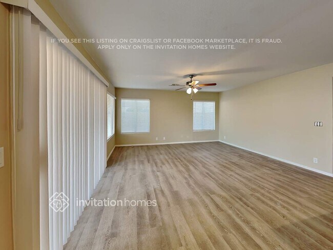Foto del edificio - 7871 W Krall St