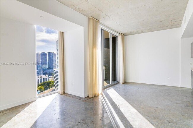 Foto del edificio - 151 SE 1st St
