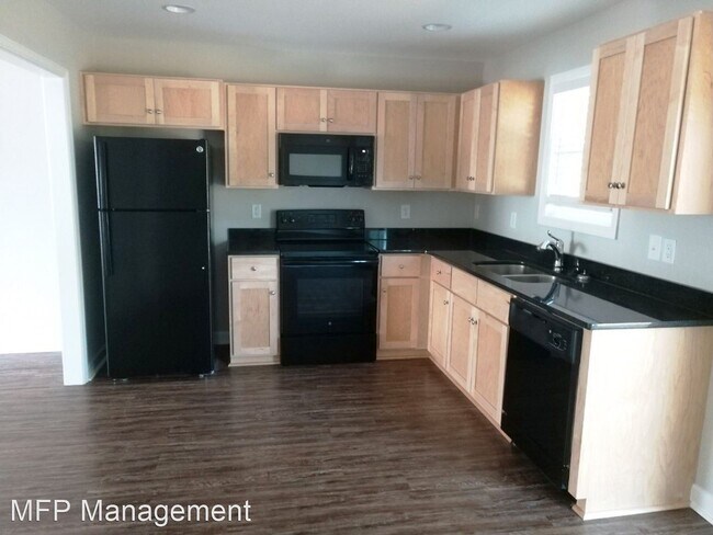 Foto del edificio - 3 br, 2.5 bath House - 211 N. Oak St  Unit B