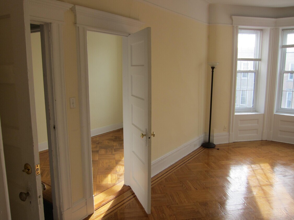 Primary Photo - 523 72nd St