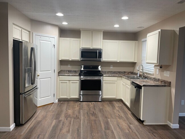 Building Photo - Beautiful, Newer Built Home in Riverside