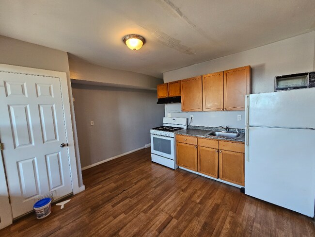 Building Photo - 701 Hallett St