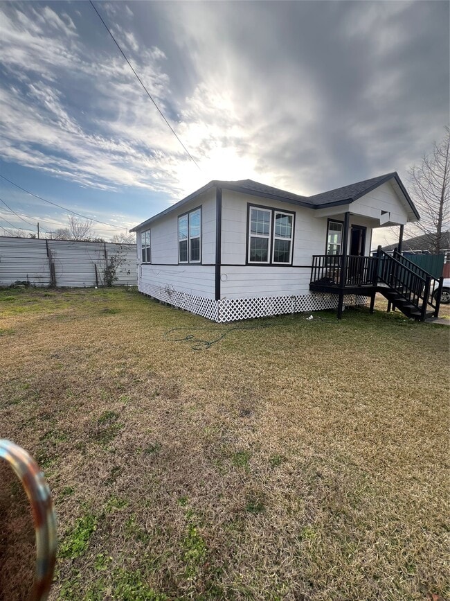 Building Photo - 3318 Topping St