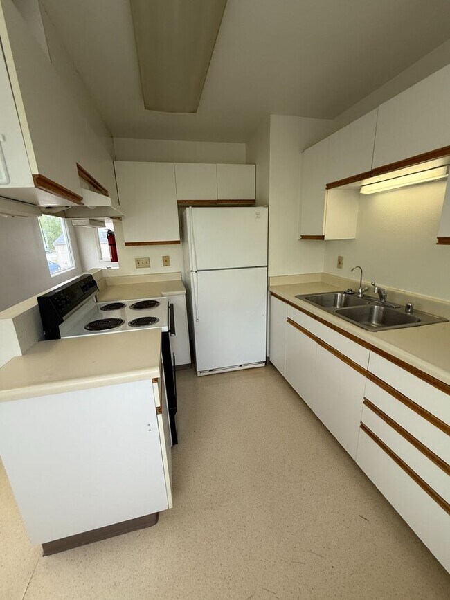 Foto del edificio - 2 BD, 1 BA Apartment Nestled Back on a Culd-de-Sac