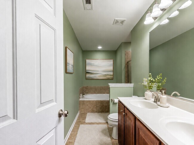 Foto del edificio - Spacious Williamsburg Living in Liberty Crossing