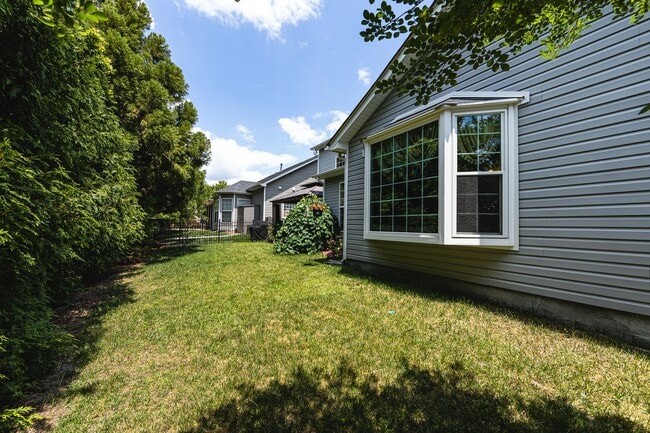 Foto del edificio - Elegant 4-bedroom Home in Desirable Callonwood Neighborhood in Matthews, NC