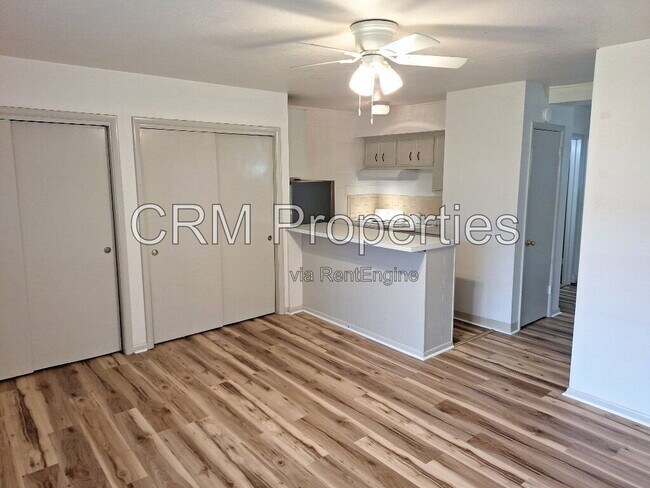 Foto del edificio - 6124 Hillside Ave