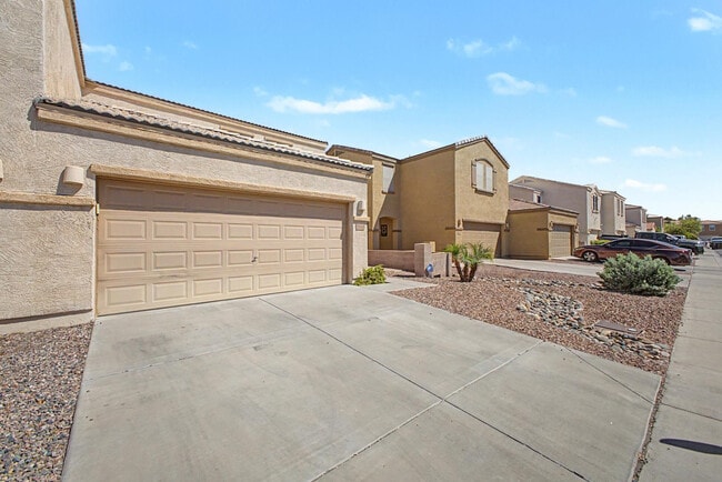 Building Photo - 7042 W Mercer Ln
