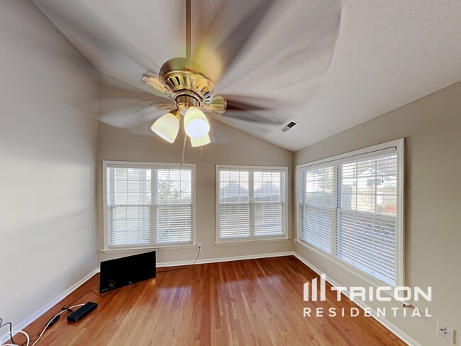 Foto del edificio - 1512 Ballard Ct