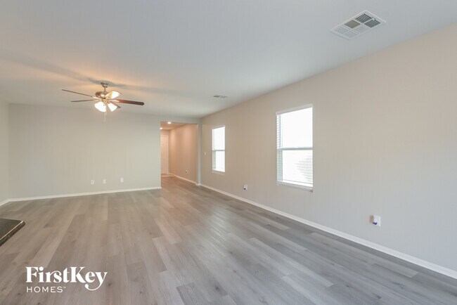 Foto del edificio - 9312 Colinton Ct