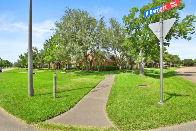 Foto del edificio - 4002 N Barnett Way