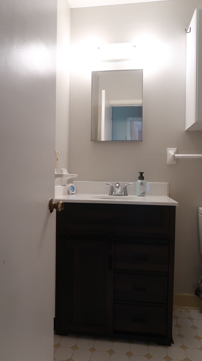 Building Photo - 8130 Kimberlin Dr S