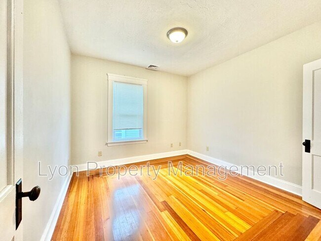 Building Photo - 18 Verdun St