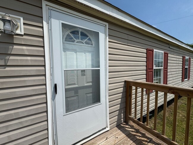 Building Photo - 16206 Wood Dr