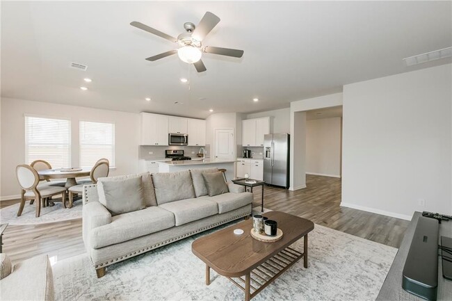 Building Photo - 1404 Deering Run