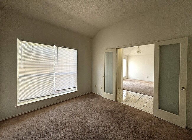 Building Photo - 607 Ottawa Dr