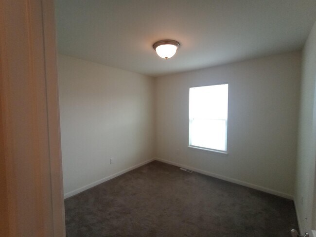 Building Photo - 1429 E Pinecrest Ln