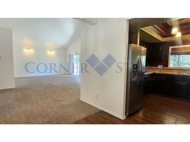 Building Photo - Pet Friendly Home with Fully Fenced Yard!