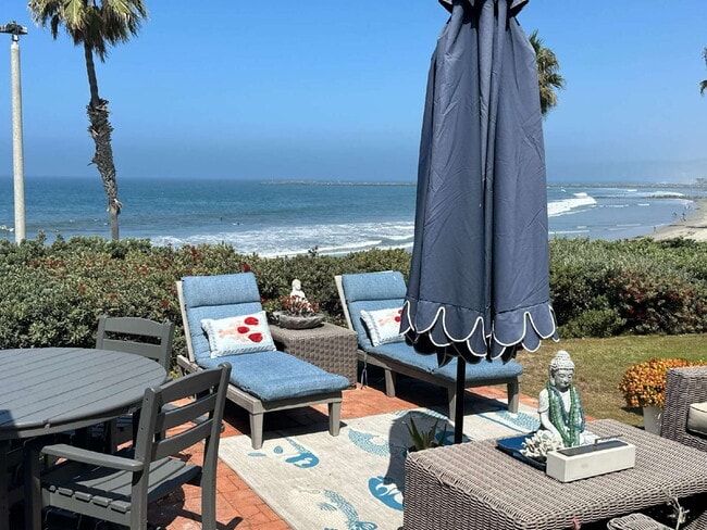 Building Photo - 2/Bed 1 Bath Beach Front Cottage